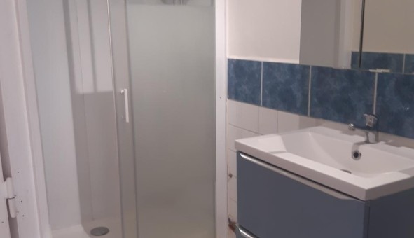 Logement tudiant Location Studio Vide Alissas (07210)