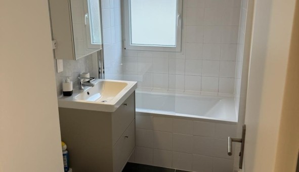 Logement tudiant Studio à Asnires sur Seine (92600)