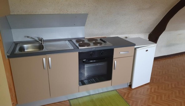 Logement tudiant Location Studio Vide Athe (53400)