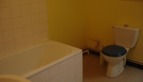 Logement tudiant Location Studio Vide Aucey la Plaine (50170)