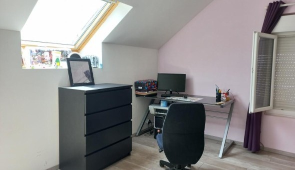 Logement tudiant Studio à Cond Sainte Libiaire (77450)