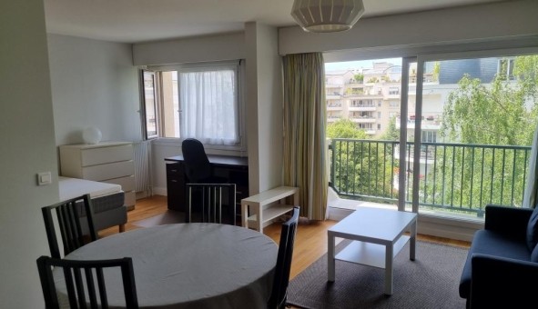 Logement tudiant Location Studio Vide Courbevoie (92400)