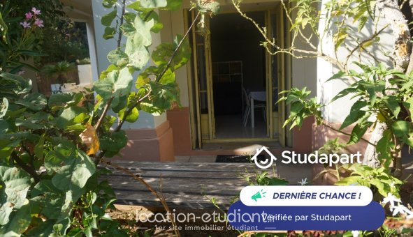 Logement tudiant Studio à Hyres (83400)