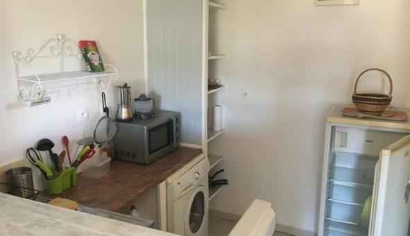 Logement tudiant Studio à Hyres (83400)