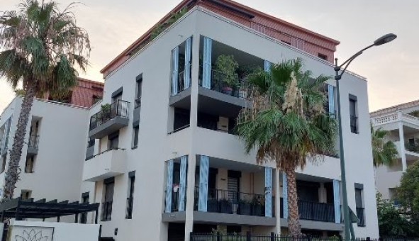 Logement tudiant Studio à Hyres (83400)