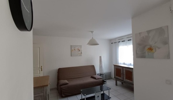 Logement tudiant Studio à Hyres (83400)