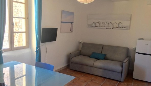 Logement tudiant Location Studio Vide Hyres (83400)