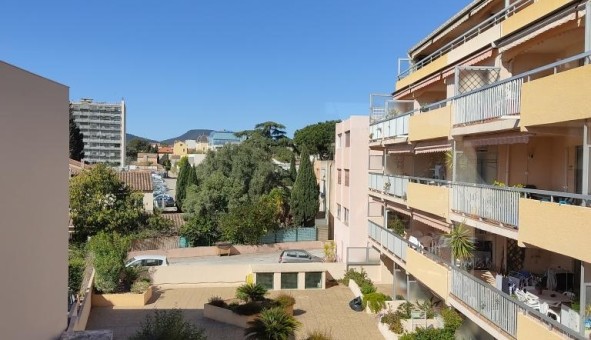 Logement tudiant Studio à Hyres (83400)