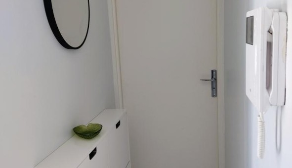 Logement tudiant Studio à Hyres (83400)