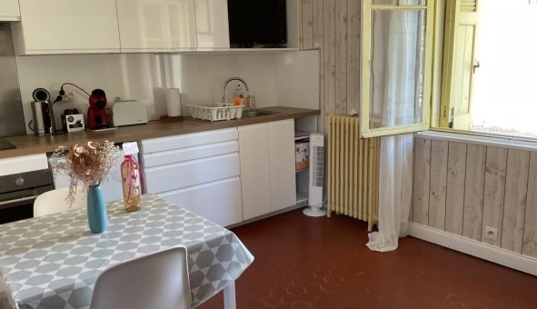 Logement tudiant Studio à Hyres (83400)