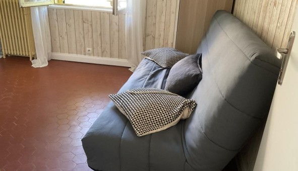 Logement tudiant Studio à Hyres (83400)