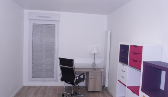 Logement tudiant Location Studio Vide L'Ha les Roses (94240)