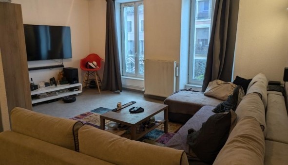 Logement tudiant Location Studio Vide Les Ardillats (69430)