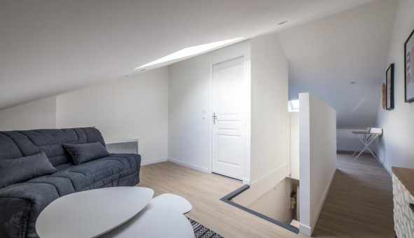 Logement tudiant Studio à Les Ayvelles (08000)