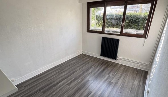 Logement tudiant Location Studio Vide Noisy le Roi (78590)