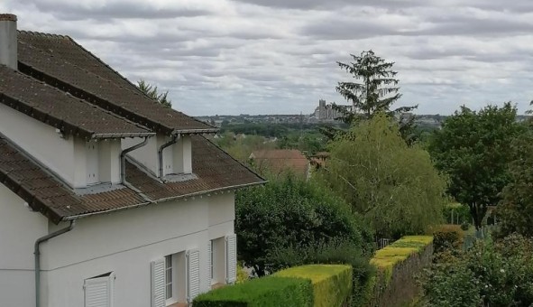 Logement tudiant Studio à Saint Doulchard (18230)