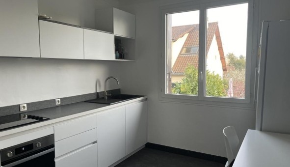 Logement tudiant Studio à Verrires le Buisson (91370)