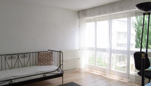 Logement tudiant Location Studio Vide Versailles (78000)