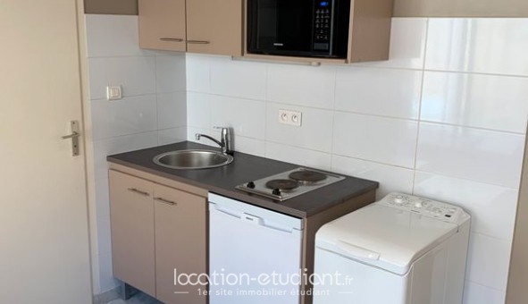 Logement tudiant Studio à Villefranche sur Sane (69400)