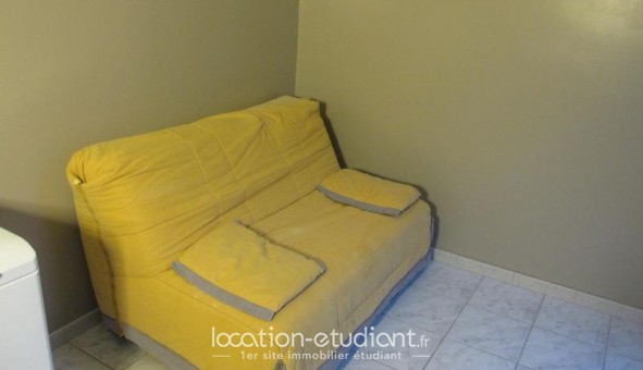 Logement tudiant Studio à Villefranche sur Sane (69400)