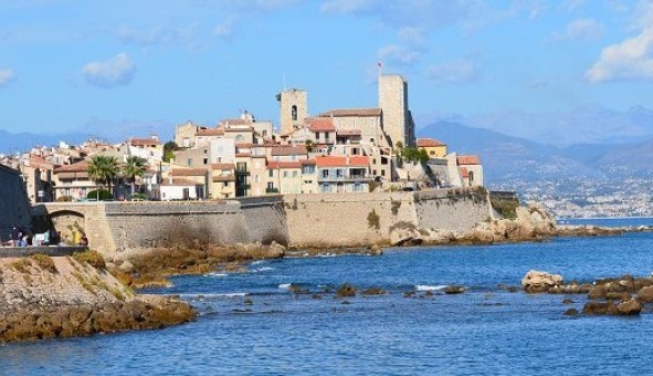 Logement tudiant T3 à Antibes (06160)