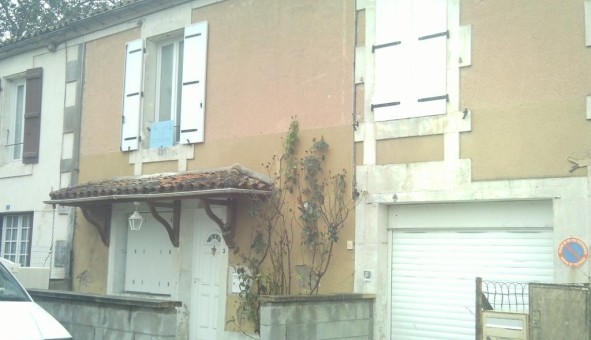 Logement tudiant Location T3 Vide Bourg Charente (16200)