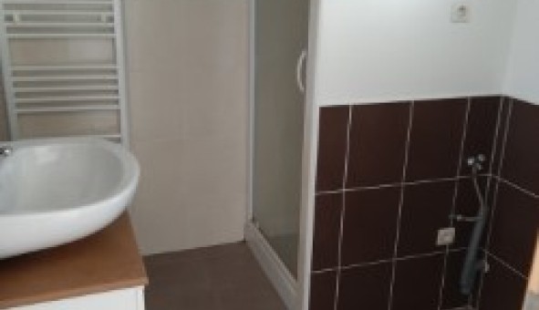 Logement tudiant T3 à Montluon (03100)