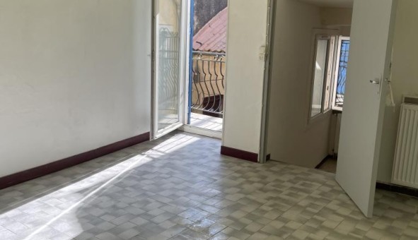 Logement tudiant T3 à Orange (84100)