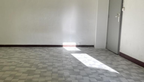 Logement tudiant T3 à Orange (84100)