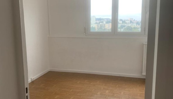 Logement tudiant T4 à Sedan (08200)