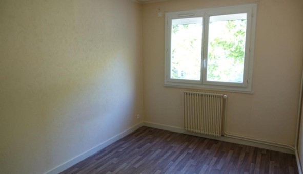 Logement tudiant T5 à Hautefond (71600)